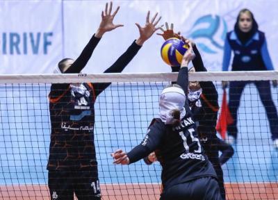خبرنگاران سرمربی تیم سایپا: شیوه برگزاری لیگ برتر والیبال زنان تغییر می نماید