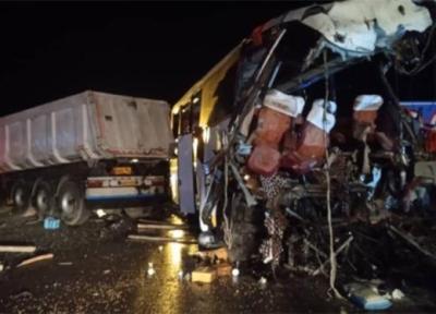 تصادف تریلی با اتوبوس؛ 8 نفر کشته و 16 نفر مصدوم شدند