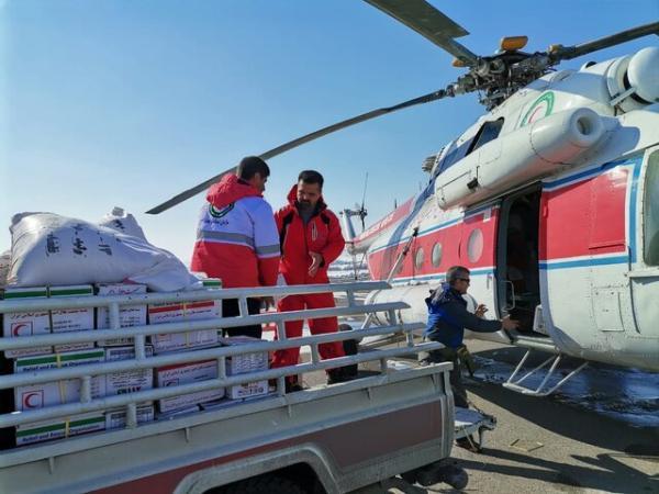 امدادرسانی بالگردهای هلال احمر بە روستاهای محاصرە در برف استان کردستان